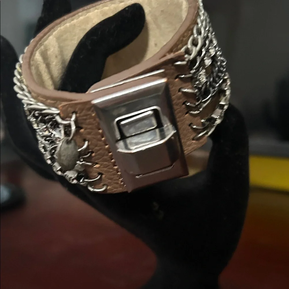 Chic Silver and Black Chain Bracelet - Picture 3 of 6